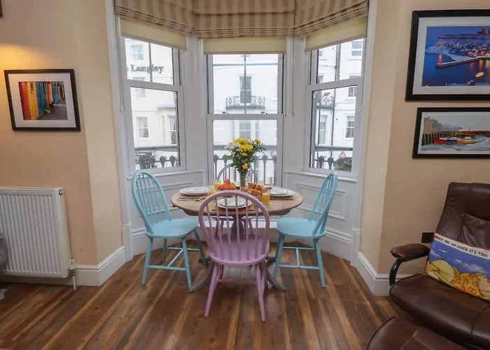 4 * ウィットビー